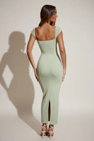 Vestido largo con escote corazón Dolcezza en verde salvia