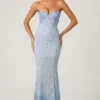 Vestido largo con escote corazón y cola de pez adornado Vesna en azul cielo