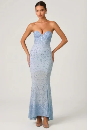 Vestido largo con escote corazón y cola de pez adornado Vesna en azul cielo