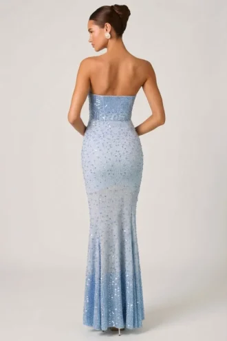 Vestido largo con escote corazón y cola de pez adornado Vesna en azul cielo