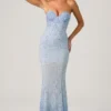 Vestido largo con escote corazón y cola de pez adornado Vesna en azul cielo