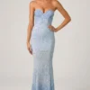 Vestido largo con escote corazón y cola de pez adornado Vesna en azul cielo