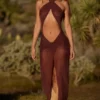 Vestido largo con escote halter y aberturas Caicos en marrón espresso