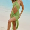 Vestido largo con escote halter y aberturas Caicos en verde oliva