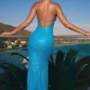Vestido largo con escote halter y aberturas decoradas Joella en turquesa