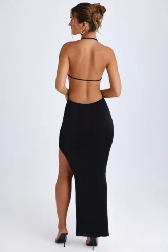 Vestido largo con escote halter y aberturas Solaria en negro