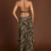 Vestido largo con escote pronunciado y aberturas Tarsia con estampado de leopardo