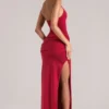 Vestido largo con escote pronunciado y cuello halter Oona en rojo cereza
