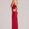 Vestido largo con escote pronunciado y cuello halter Oona en rojo cereza