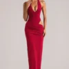Vestido largo con escote pronunciado y cuello halter Oona en rojo cereza