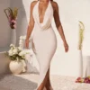 Vestido largo con escote pronunciado y cuello vuelto Mariposa en color marfil