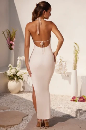 Vestido largo con escote pronunciado y cuello vuelto Mariposa en color marfil