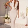 Vestido largo con escote pronunciado y cuello vuelto Mariposa en color marfil