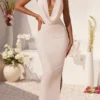 Vestido largo con escote pronunciado y cuello vuelto Mariposa en color marfil
