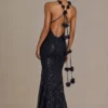 Vestido largo con escote pronunciado y espalda abierta adornado de Etoile en negro
