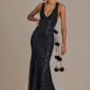 Vestido largo con escote pronunciado y espalda abierta adornado de Etoile en negro