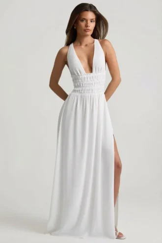 Vestido largo con escote pronunciado y espalda cruzada Pryana en blanco