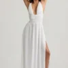 Vestido largo con escote pronunciado y espalda cruzada Pryana en blanco