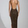 Vestido largo con escote redondo y abertura en el muslo Yarina con adornos en marrón