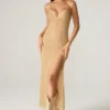 Vestido largo con espalda baja y adornos Lyric en dorado