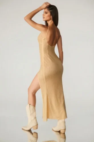 Vestido largo con espalda baja y adornos Lyric en dorado