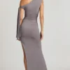 Vestido largo con hombros descubiertos, fruncido y detalle de lazo Prudy en gris acero