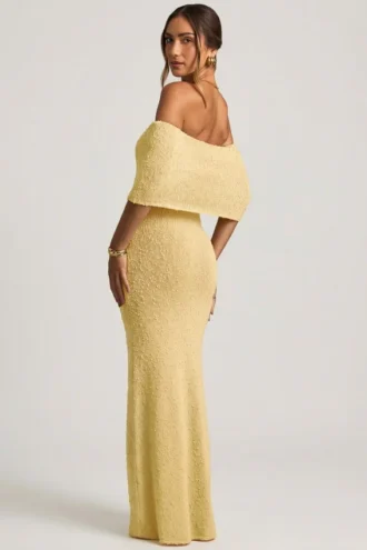 Vestido largo con hombros descubiertos Naia Bouclé en amarillo