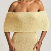 Vestido largo con hombros descubiertos Naia Bouclé en amarillo