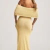 Vestido largo con hombros descubiertos Naia Bouclé en amarillo