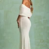 Vestido largo con hombros descubiertos Naia Bouclé en blanco