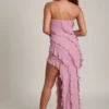Vestido largo con volantes y escote bandeau Nevali en rosa empolvado