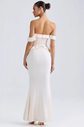 Vestido largo con volantes y hombros descubiertos Hemera en marfil