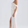 Vestido largo con volantes y hombros descubiertos Hemera en marfil