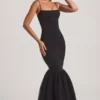 Vestido largo de cola de pez con bajo de tul Adelpha en negro