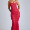 Vestido largo de cola de pez de encaje transparente Marietta en rojo cereza