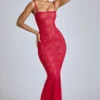 Vestido largo de cola de pez de encaje transparente Marietta en rojo cereza