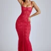 Vestido largo de cola de pez de encaje transparente Marietta en rojo cereza