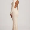 Vestido largo de encaje con fruncidos y espalda descubierta Tarini en color marfil