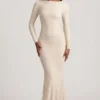 Vestido largo de encaje con fruncidos y espalda descubierta Tarini en color marfil