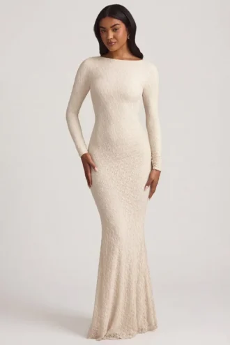 Vestido largo de encaje con fruncidos y espalda descubierta Tarini en color marfil