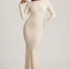Vestido largo de encaje con fruncidos y espalda descubierta Tarini en color marfil