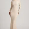 Vestido largo de encaje con fruncidos y espalda descubierta Tarini en color marfil