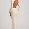 Vestido largo de encaje con fruncidos y espalda descubierta Tarini en color marfil