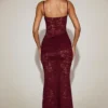 Vestido largo de encaje transparente con cuello cuadrado y fruncido de Wintra en rojo vino