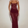 Vestido largo de encaje transparente con cuello cuadrado y fruncido de Wintra en rojo vino