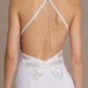 Vestido largo de gasa Emmeline con cuello vuelto y espalda abierta en blanco