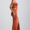 Vestido largo de jersey elástico con escote halter y aberturas de Karleen en naranja quemado