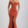 Vestido largo de jersey elástico con escote halter y aberturas de Karleen en naranja quemado