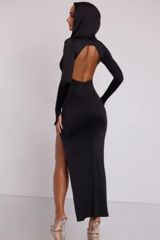 Vestido largo de manga larga con capucha Desdemona en negro