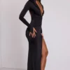 Vestido largo de manga larga con capucha Desdemona en negro